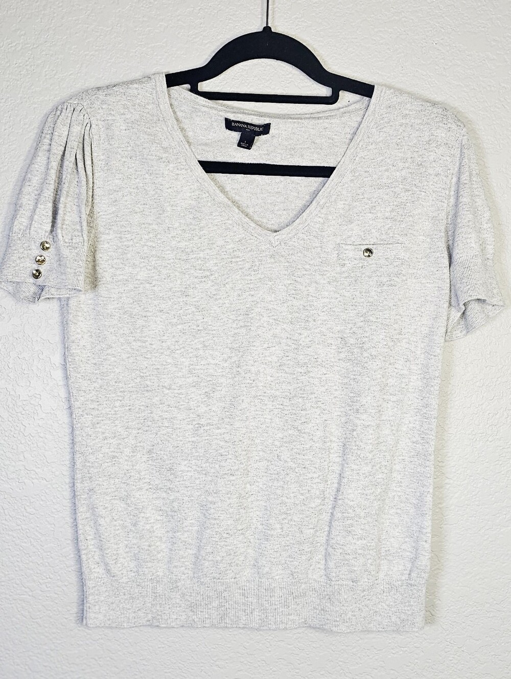 Banana Republic Short Sleeve Sweater Top Gray V-Neck Gold Button Pocket Size L